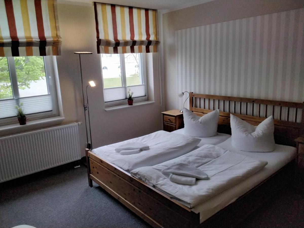 Hotel Am Weinbergschloss Waren  Bagian luar foto