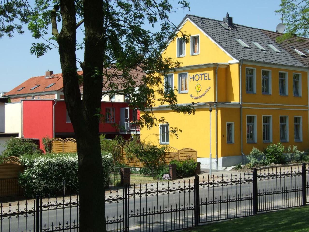 Hotel Am Weinbergschloss Waren  Bagian luar foto